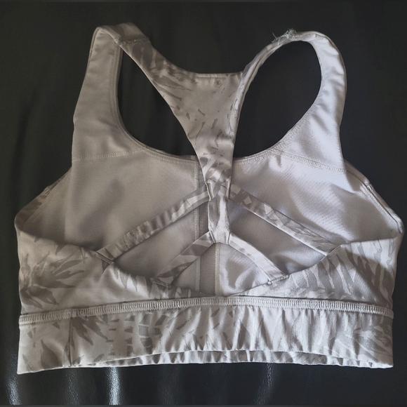 2/27 Lululemon Twist & Toil Sport Bra.  Size 4 - Picture 3 of 4